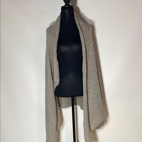 Cozy Women's large scarf or shawl  in Cream - Picture 1 of 6